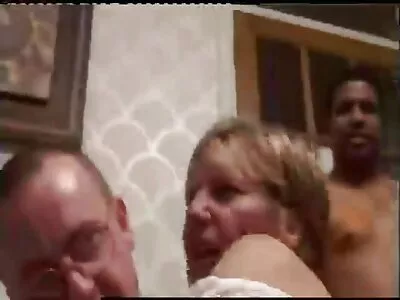 Die geile Stripperin Monique reife frauen free porno Alexander befriedigt ihren Kunden in der VIP-Zone