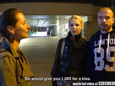 Nikki Hearts und reife mom porno Leigh Raven lecken sich mit energischer Energie