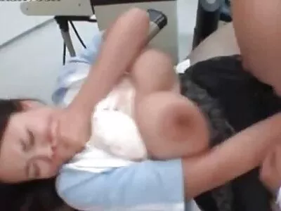 Pigtailed Spinner Poppy Pleasure reitet sexfilme mit älteren frauen dicken pochenden Schwanz
