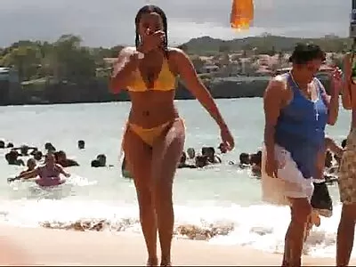 Latina Nikki Kay reife frauen sex movies reitet großen Schwanz