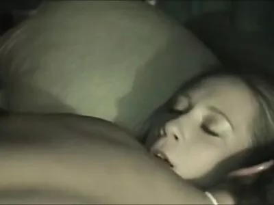 Aria Lee und Judy Jolie lecken sich gegenseitig während sie gefickt werden sexfilme von reifen frauen