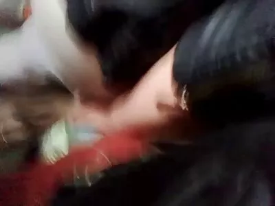 Alexis Fawx und Ariana Marie werden auf dem porno ü50 Tisch gefickt