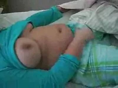 Langhaarige Blondine schreit sexfilme mit reifen frauen vor Qualen während Hardcore Anal