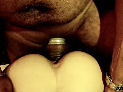 Aria Alexander setzt kostenlose pornofilme mit älteren frauen ihre Muschi auf einen harten Knopf
