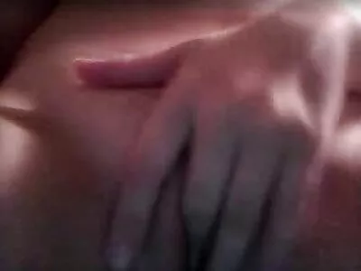 Kyler Quinn und Chloe Temple lassen porno filme von reifen frauen sich abwechselnd in ihre engen Fotzen ficken
