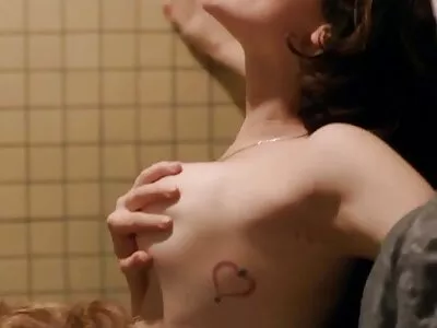 Die nuttige Romi sexfilme mit reifen frauen Rain fickt schamlos vor anderen