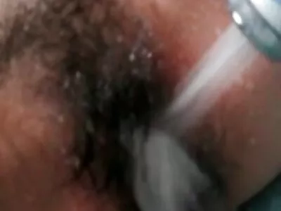 Wellhaariges Babe Kendall vergnügt schwarzen sexfilme für ältere Kerl im Wohnzimmer