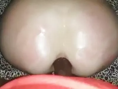 Böse Blondine kostenlose reife frauen pornos in Latex bedient Keirans Schwanz