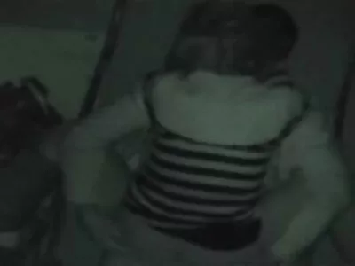 Langhaarige MILF fickt ihren Stiefsohn im sexfilme mit reifen frauen Hotelzimmer